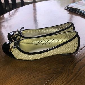 Patent toe flats